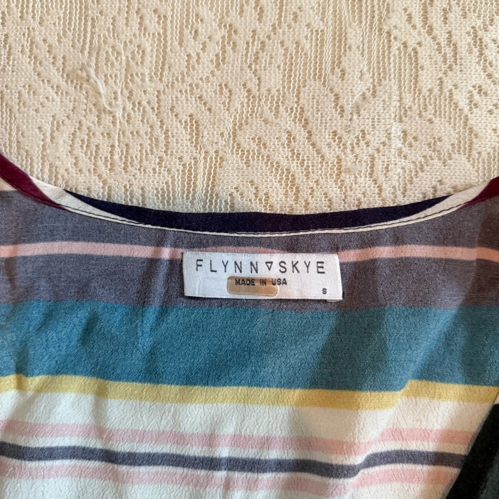 Flynn Skye striped Allie tie front crop top - Picture 3 of 9